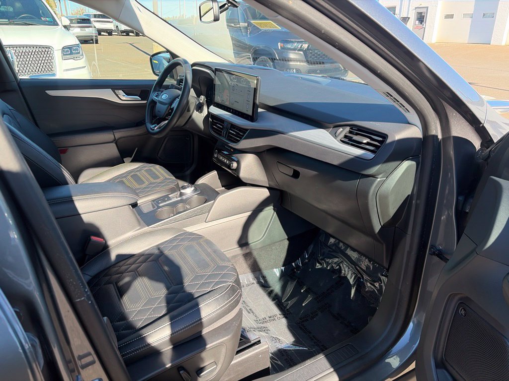 Used 2023 Ford Escape SE w/ PHEV Premium Package FWD image 18