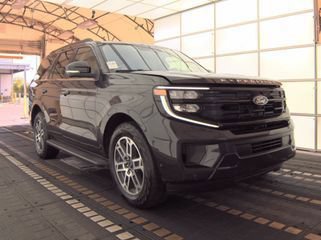 Used 2025 Ford Expedition Active AWD/4WD image 2