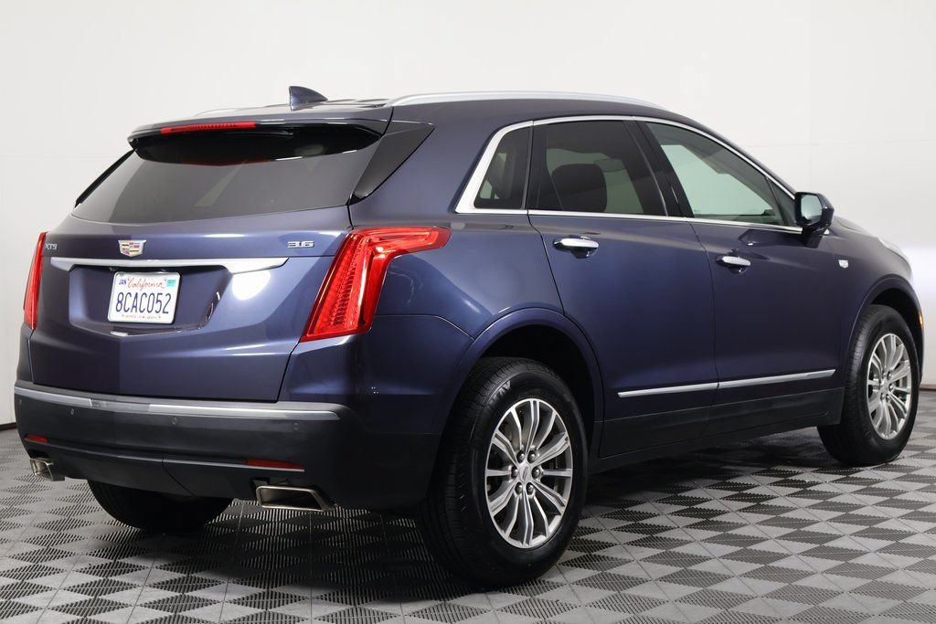 Used 2018 Cadillac XT5 Luxury w/ Driver Awareness Package FWD image 4