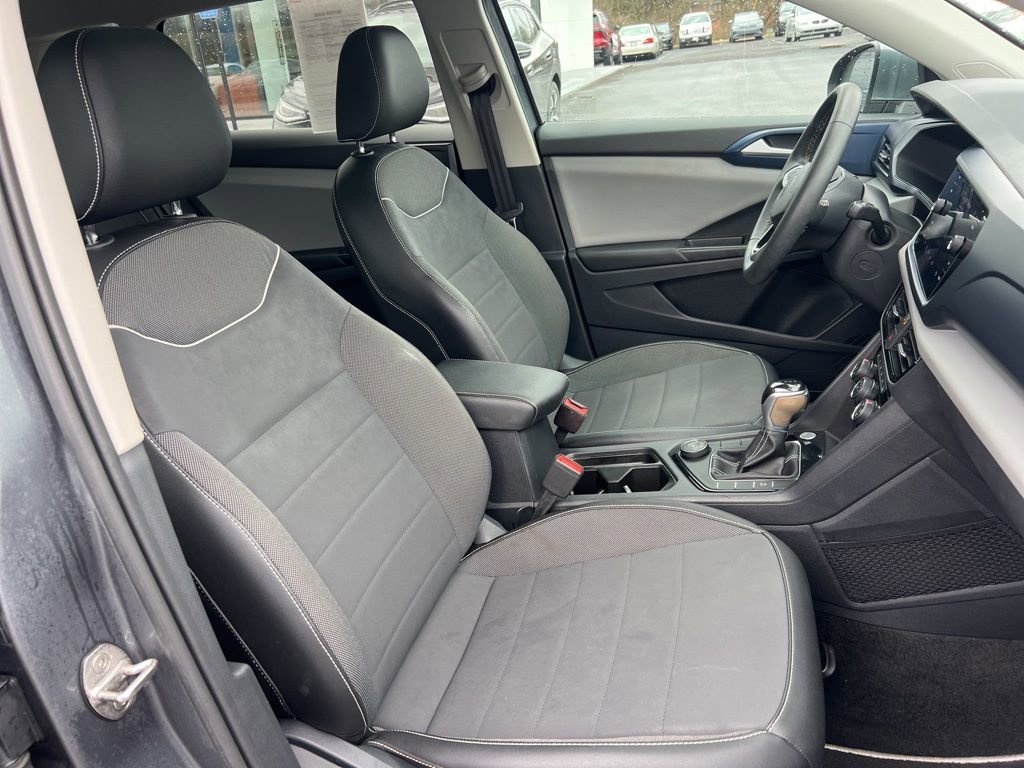 Used 2023 Volkswagen Taos SE w/ Panoramic Sunroof Package image 24