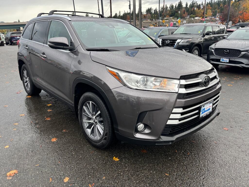 Used 2019 Toyota Highlander XLE image 3