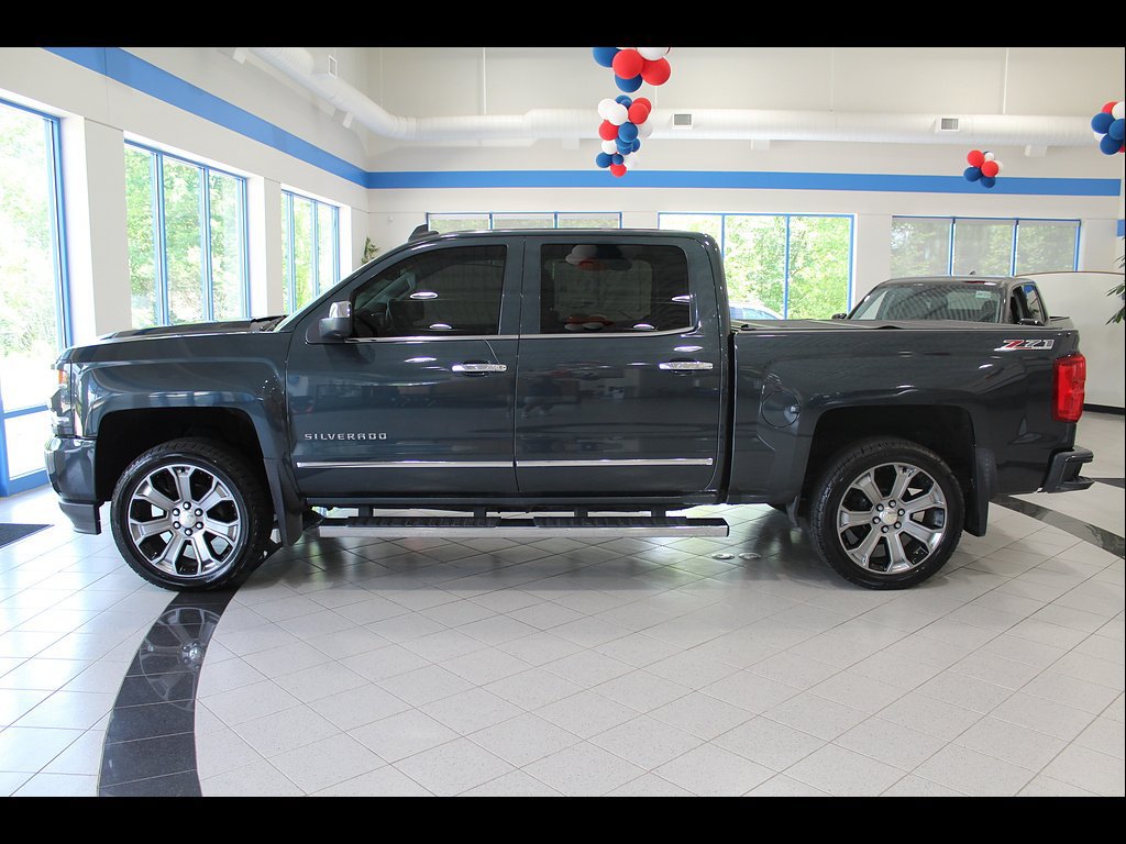 Used 2017 Chevrolet Silverado 1500 LTZ Z71 w/ LTZ Plus Package AWD/4WD image 8