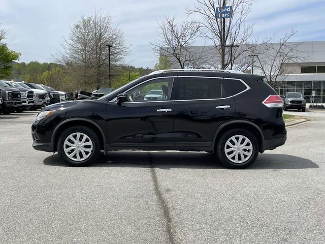 Used 2015 Nissan Rogue SV image 2