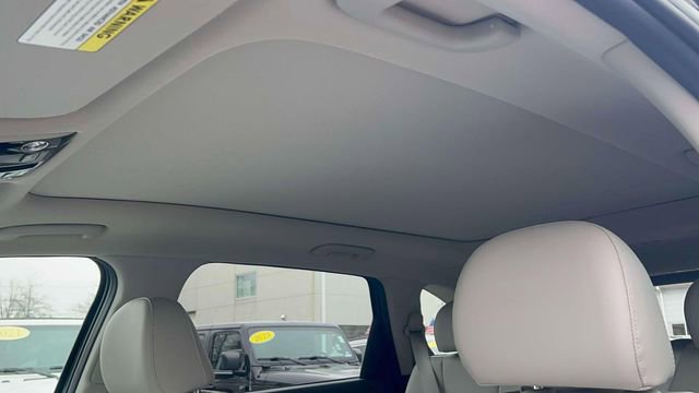 Used 2023 Kia Sorento S w/ Panoramic Sunroof Package AWD/4WD image 18