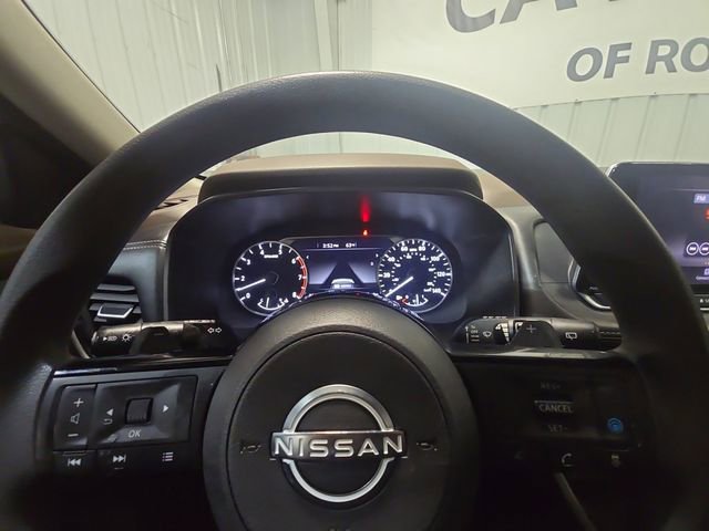 Used 2023 Nissan Rogue SV image 25