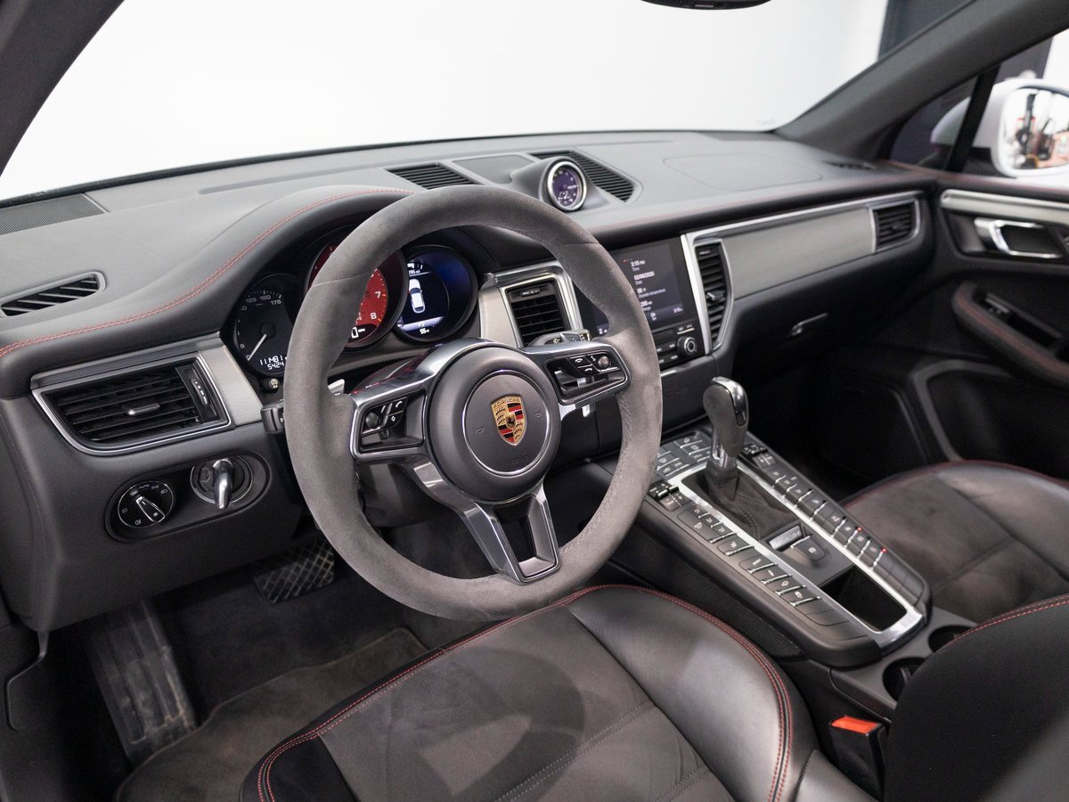 Certified 2017 Porsche Macan GTS image 4