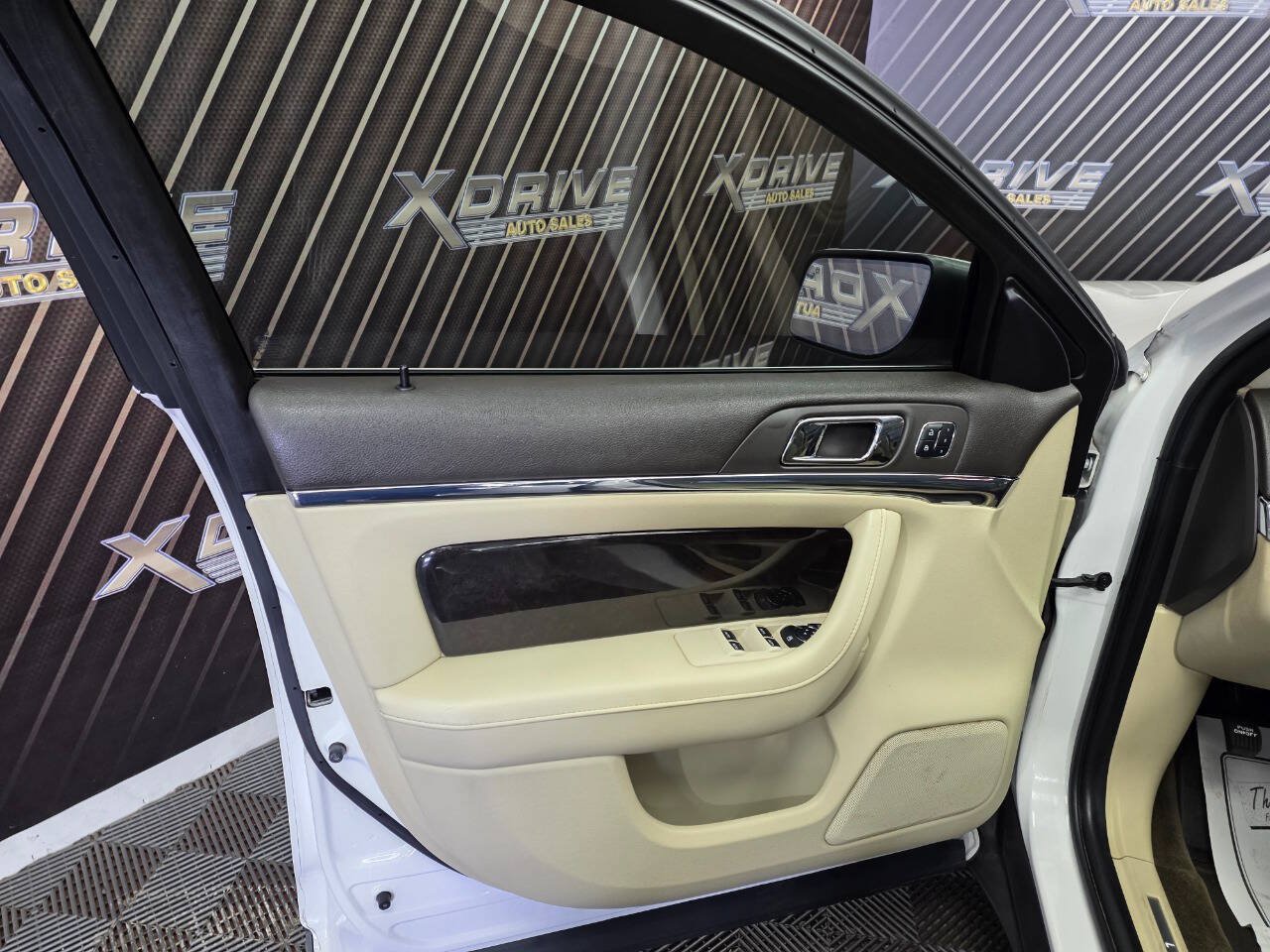 Used 2014 Lincoln MKS AWD w/ Equipment Group 201A image 18