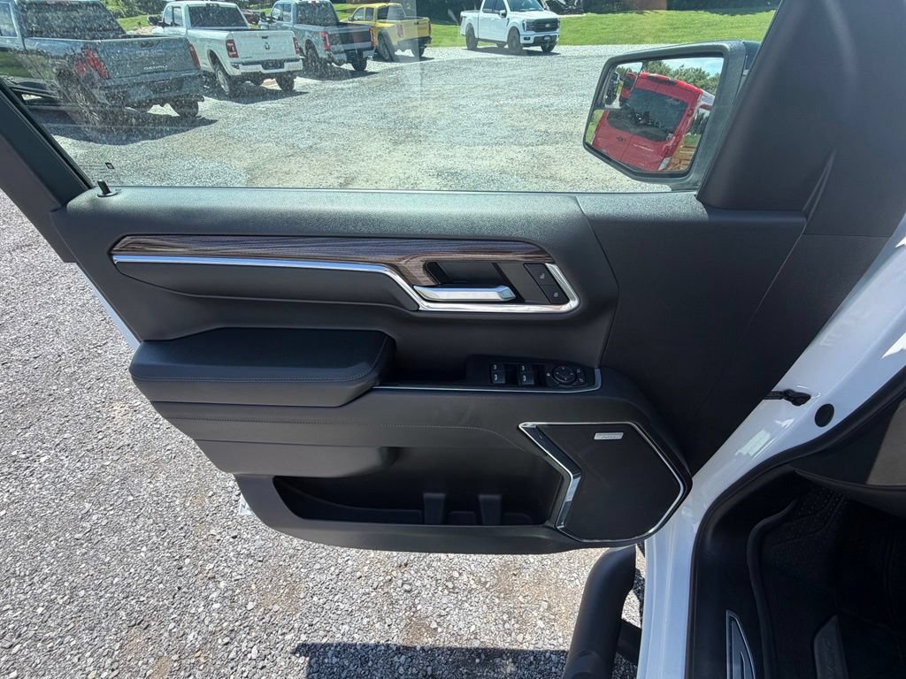 Used 2024 Chevrolet Silverado 1500 RST w/ Redline Edition AWD/4WD image 5