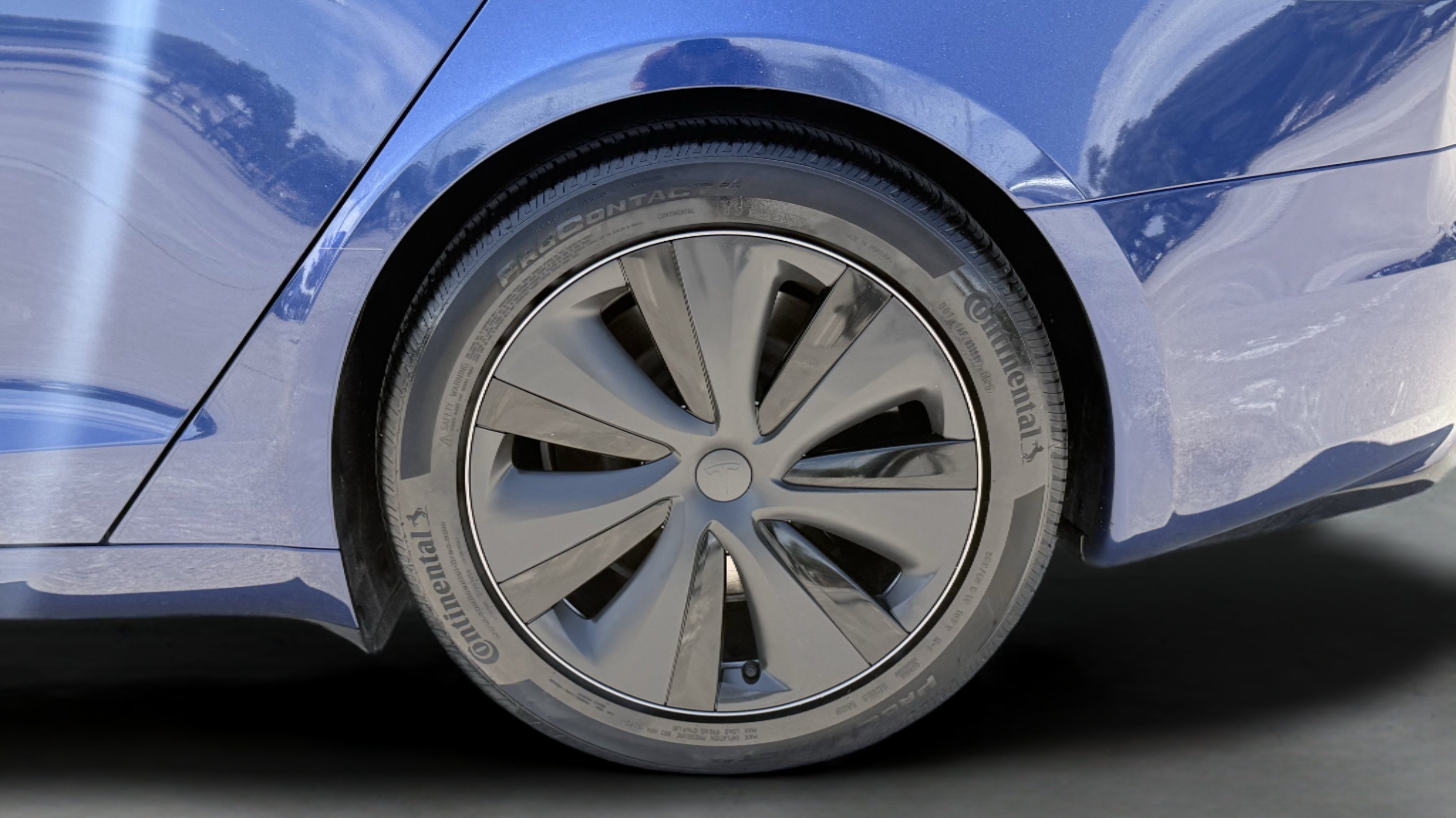 Used 2025 Tesla Model S AWD/4WD image 12
