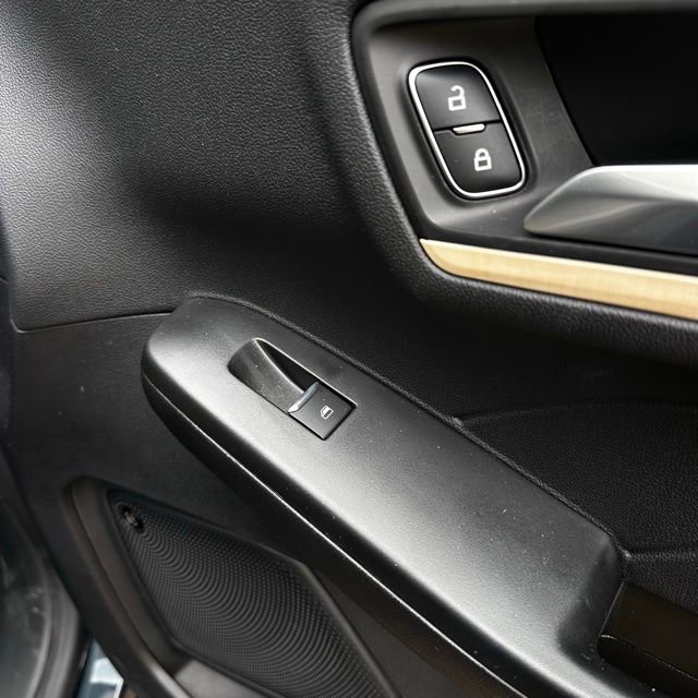 Used 2022 Ford Escape Titanium w/ Titanium Premium Package image 21