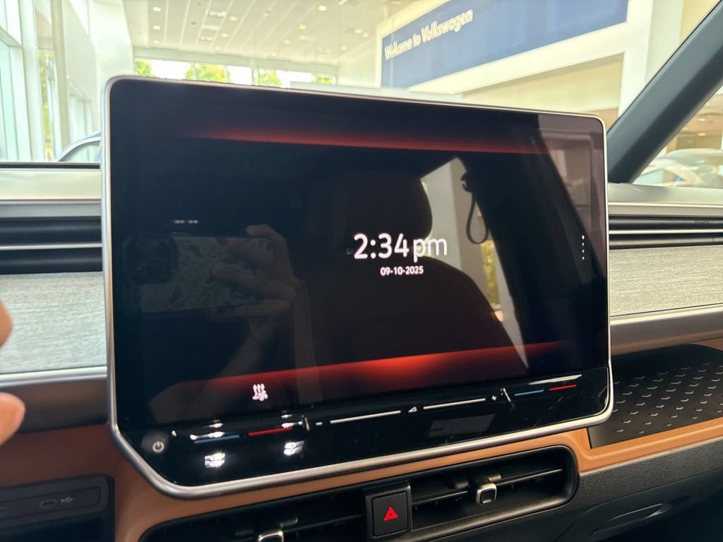 New 2025 Volkswagen ID. Buzz Pro S Plus AWD/4WD image 30