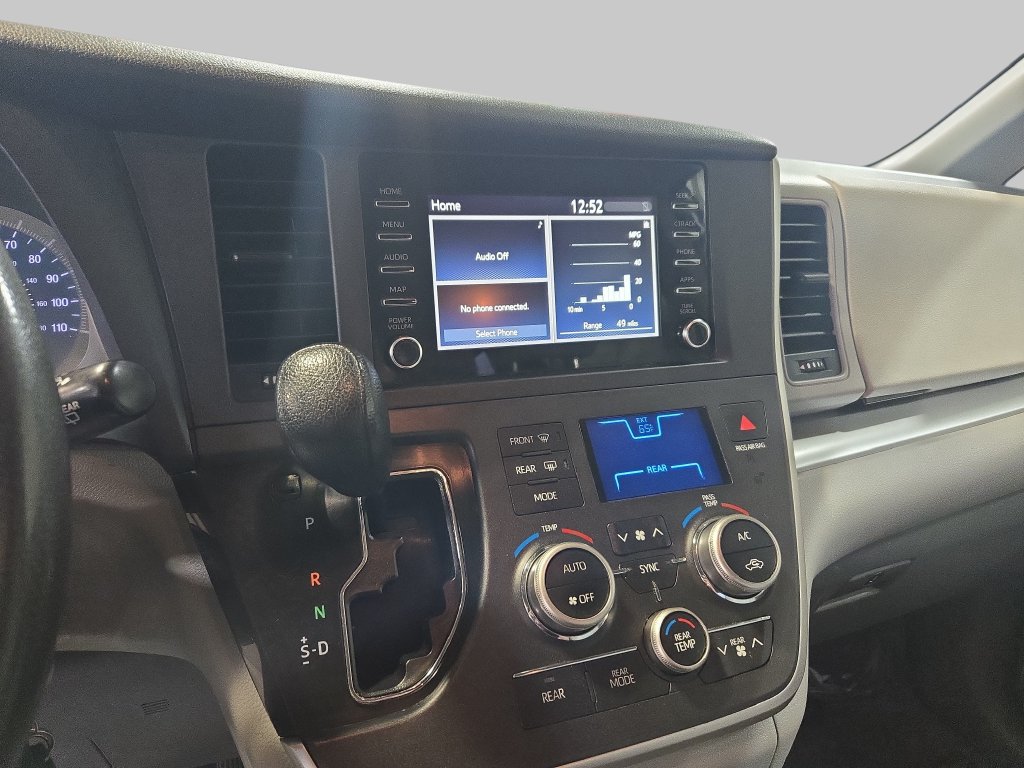 Used 2020 Toyota Sienna L FWD image 24