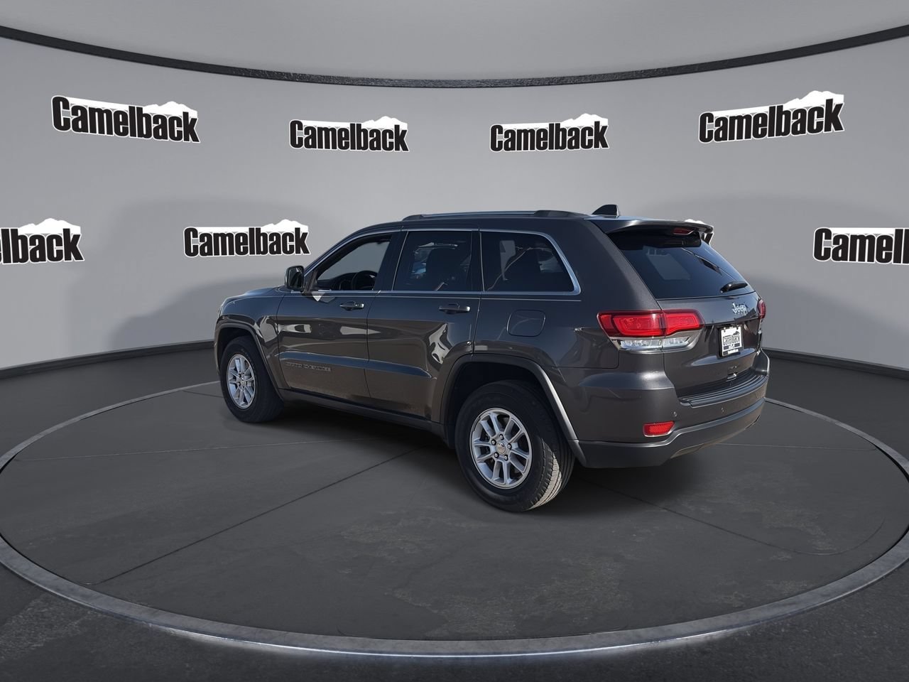 Used 2020 Jeep Grand Cherokee Laredo RWD image 5