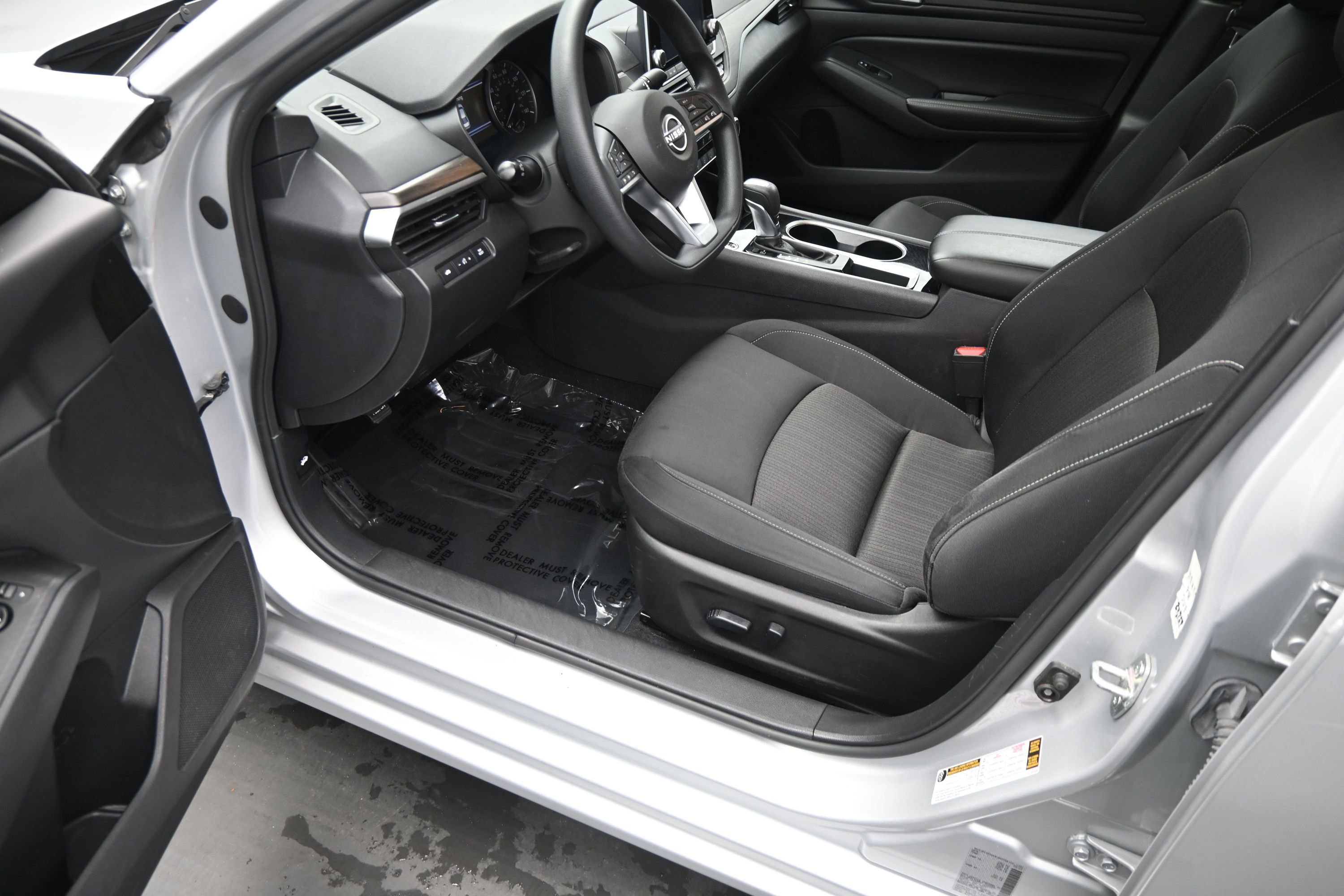 Used 2024 Nissan Altima 2.5 SV FWD image 12