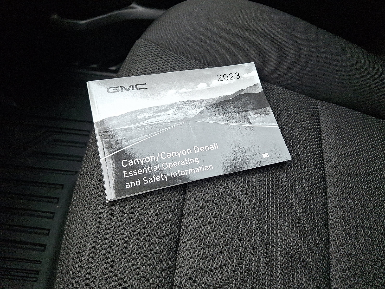 Used 2023 GMC Canyon Elevation w/ Convenience Package image 26