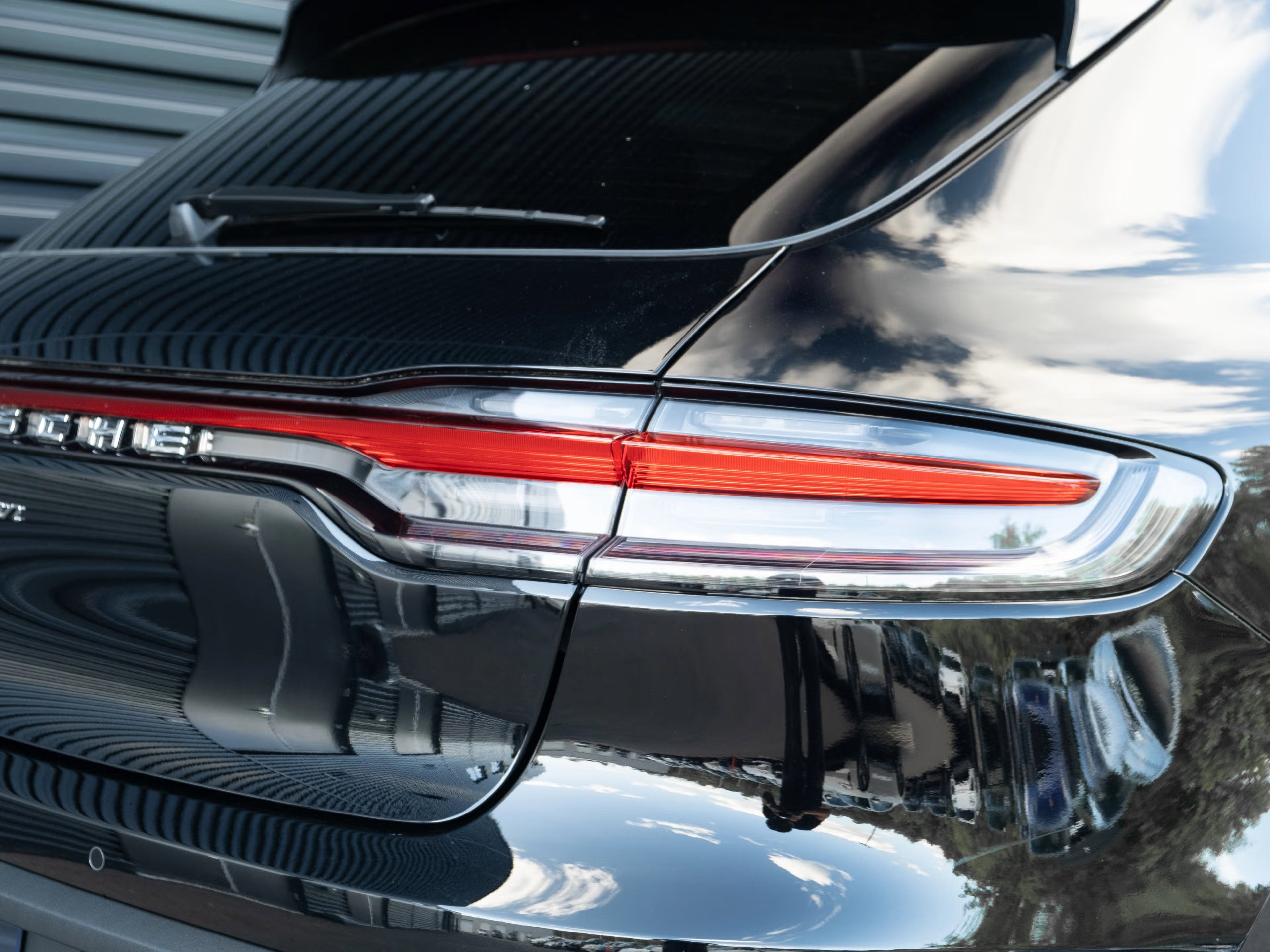 Certified 2025 Porsche Macan image 34