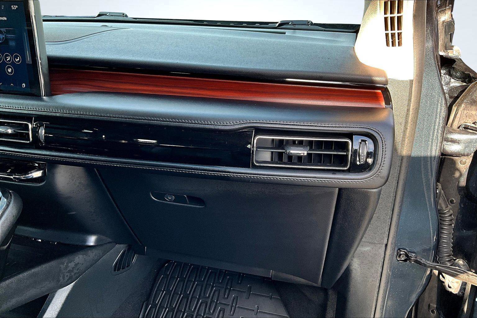 Used 2023 Lincoln Nautilus Reserve w/ Equipment Group 201A image 16