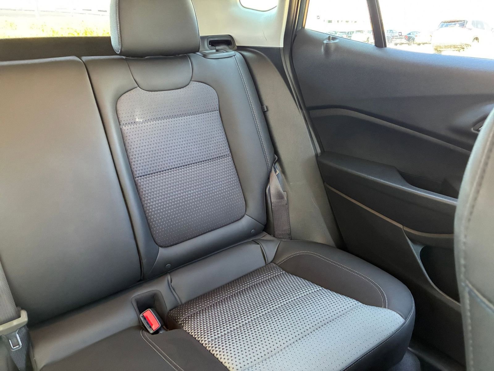 Used 2025 Chevrolet Trax LT w/ LT Convenience Package FWD image 36