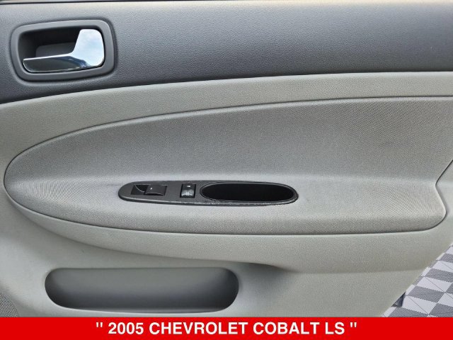 Used 2005 Chevrolet Cobalt LS FWD image 32