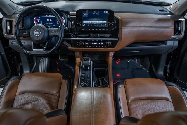 Used 2024 Nissan Pathfinder Platinum w/ Black Appearance Package image 19