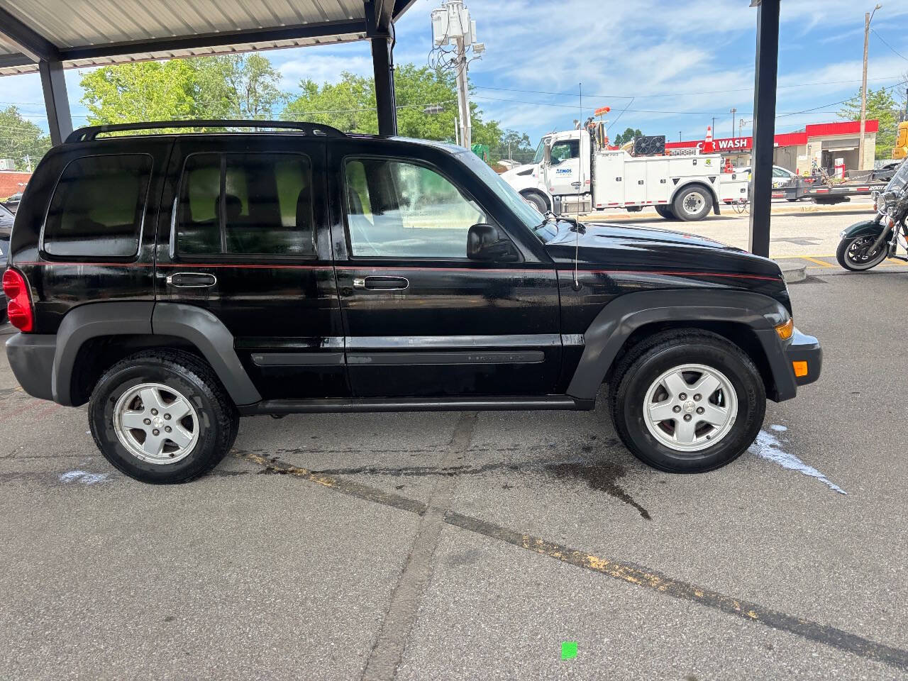Used 2007 Jeep Liberty Sport AWD/4WD image 6