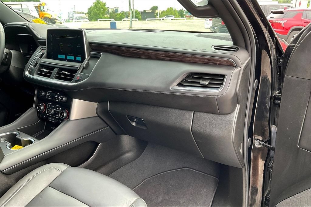 Used 2024 Chevrolet Tahoe Z71 w/ Luxury Package AWD/4WD image 17
