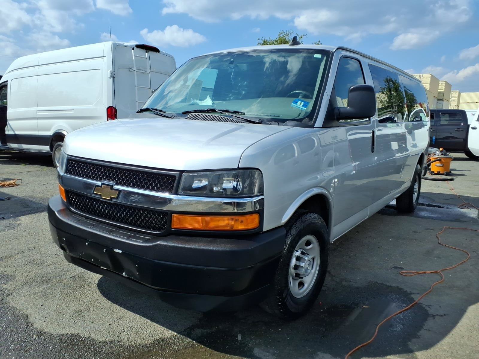 Used 2018 Chevrolet Express 3500 LS RWD image 3
