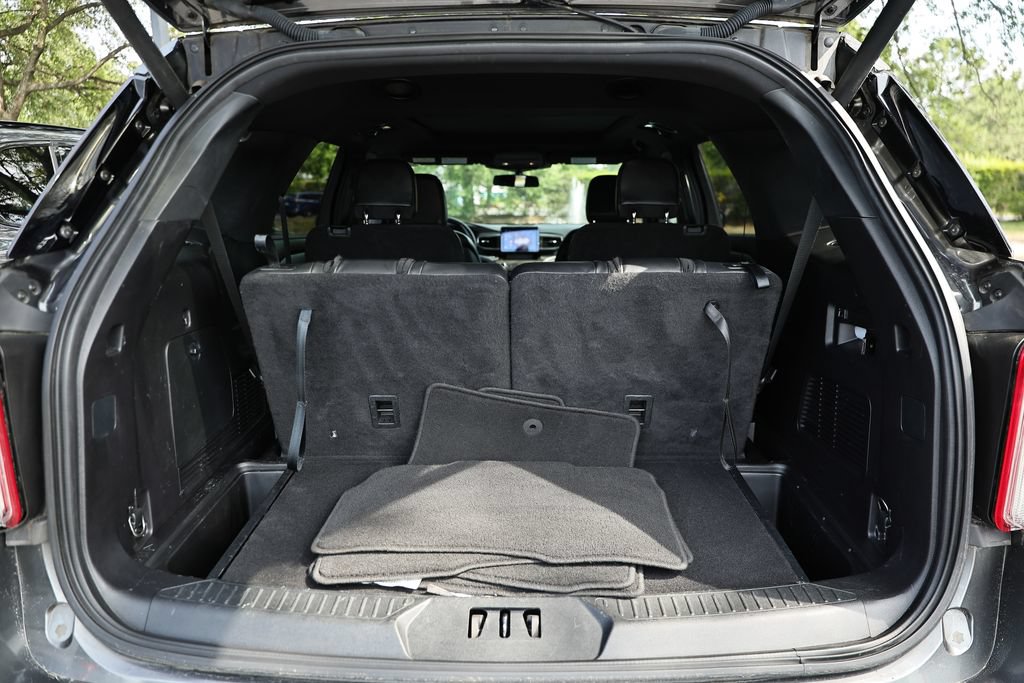 Used 2020 Ford Explorer XLT w/ Equipment Group 202A AWD/4WD image 29