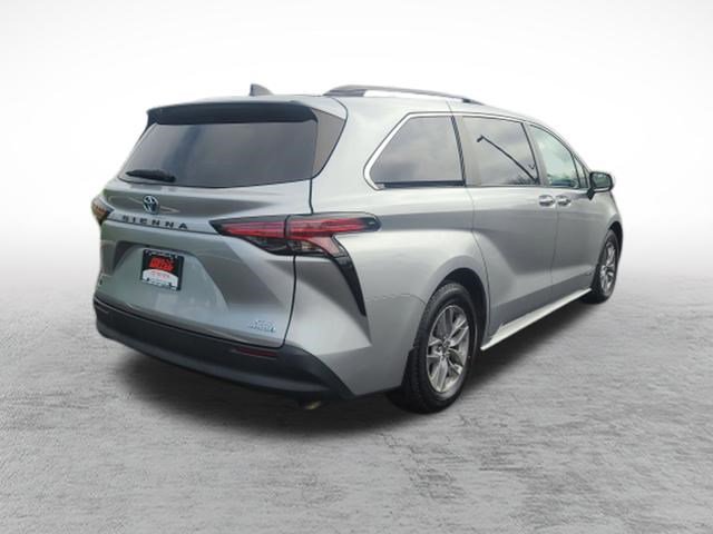 Used 2021 Toyota Sienna XLE image 8