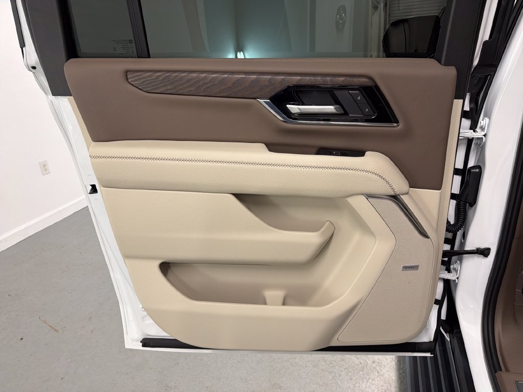 Used 2026 GMC Yukon XL Denali RWD image 9