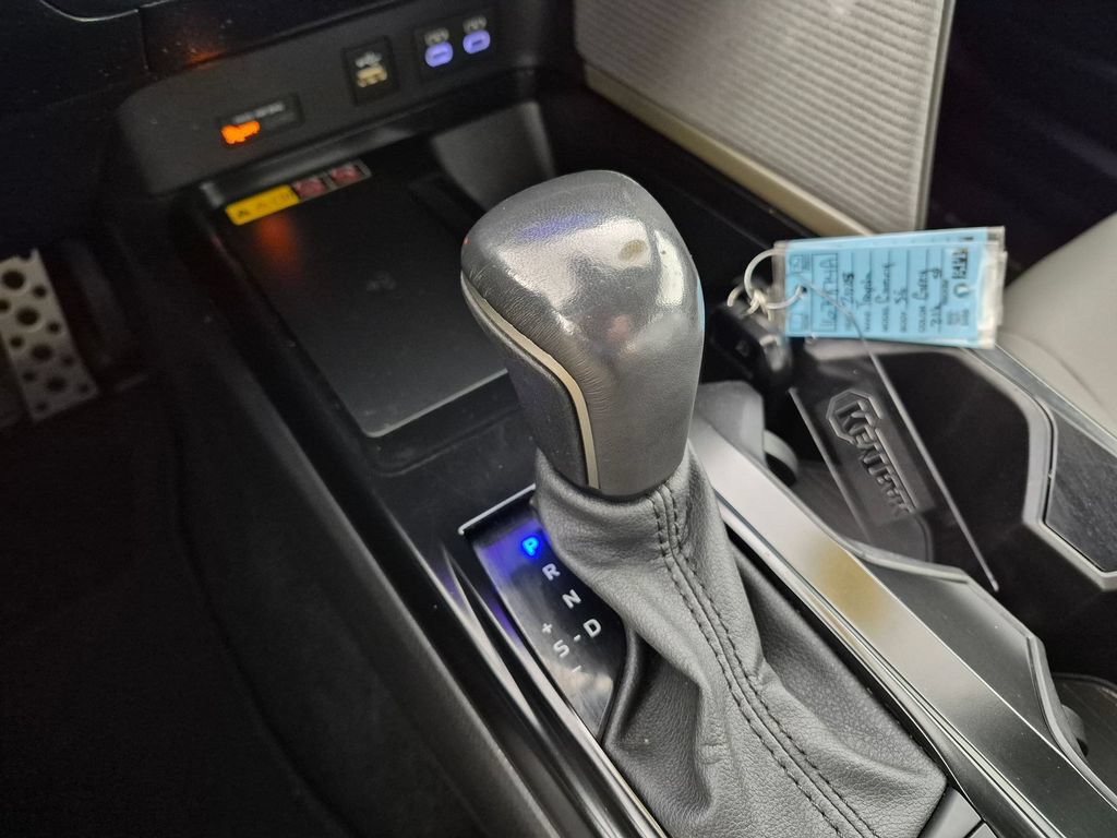 Used 2025 Toyota Camry SE FWD image 17