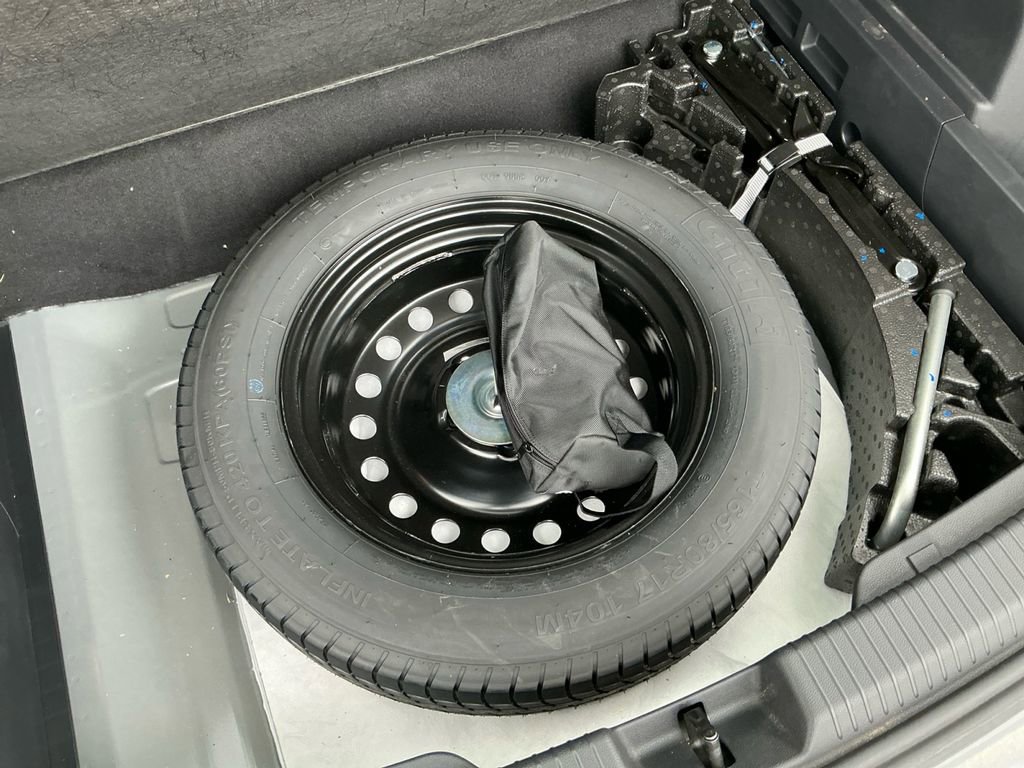 Used 2022 Volkswagen Atlas Cross Sport SE image 24