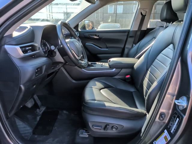 Used 2024 Toyota Highlander XLE image 16