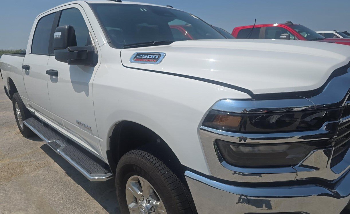 Used 2025 RAM 2500 Big Horn AWD/4WD image 2