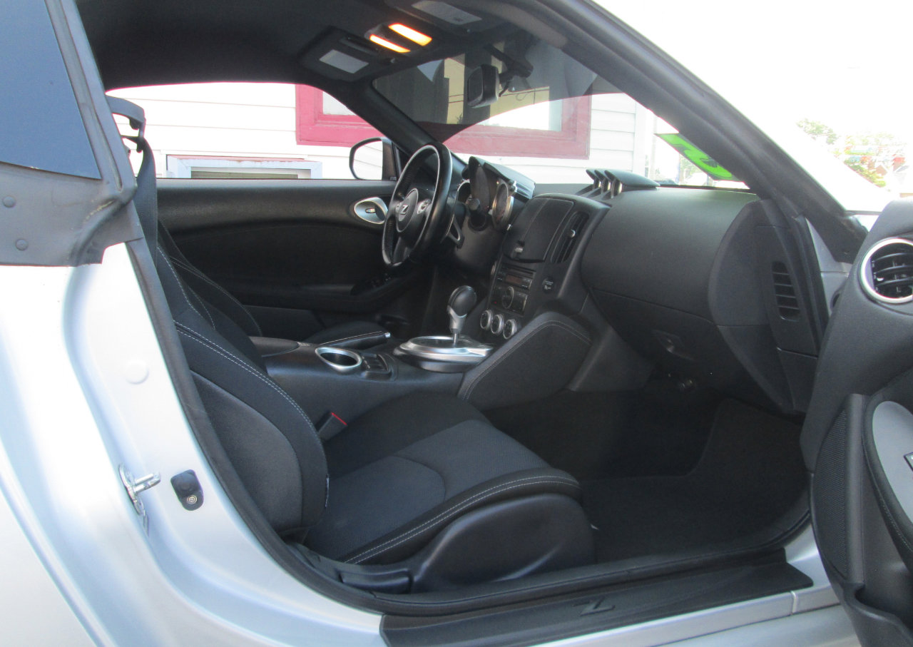 Used 2012 Nissan 370Z Coupe image 12