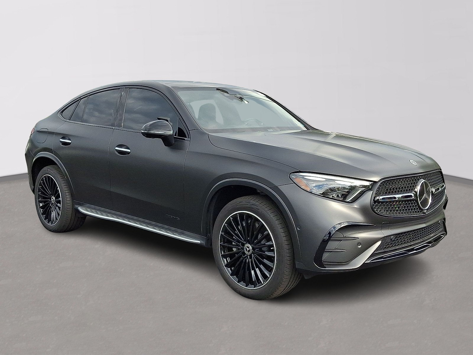 Used 2024 Mercedes-Benz GLC 300 4MATIC image 3