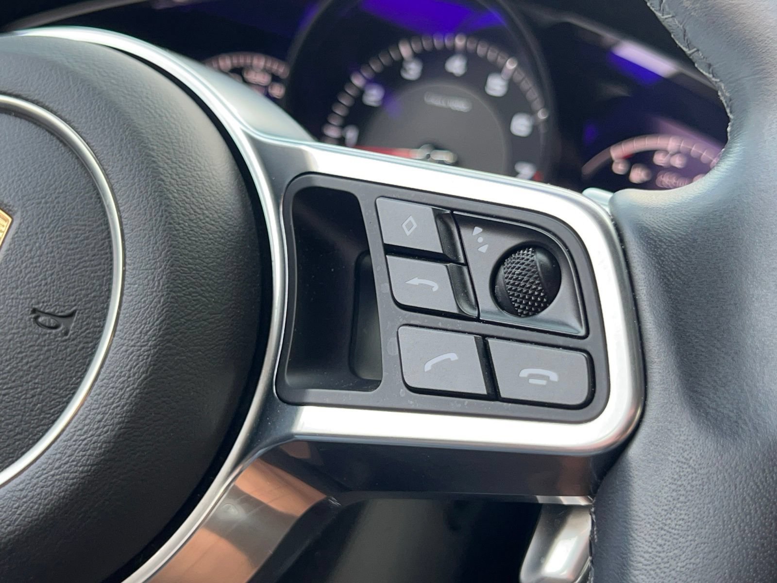 Certified 2023 Porsche Cayenne AWD/4WD image 26