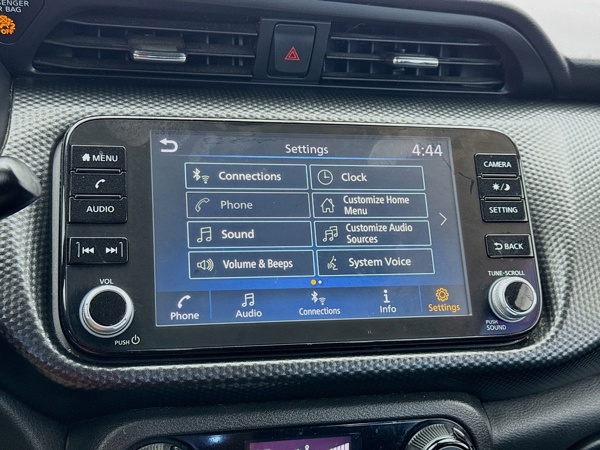 Used 2022 Nissan Kicks SV image 9