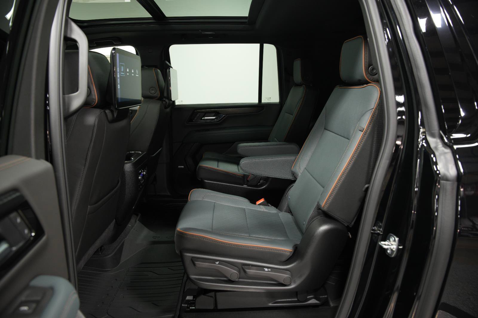 New 2026 GMC Yukon XL AT4 w/ AT4 Premium Plus Package AWD/4WD image 25
