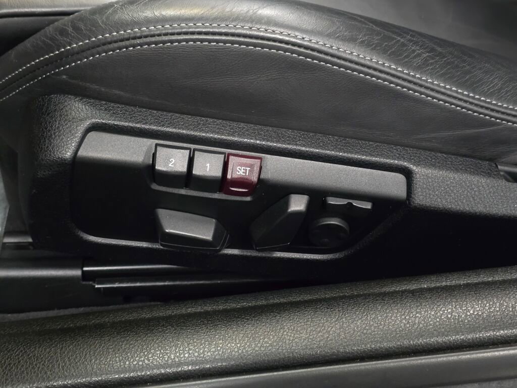 Used 2015 BMW M4 Convertible image 29