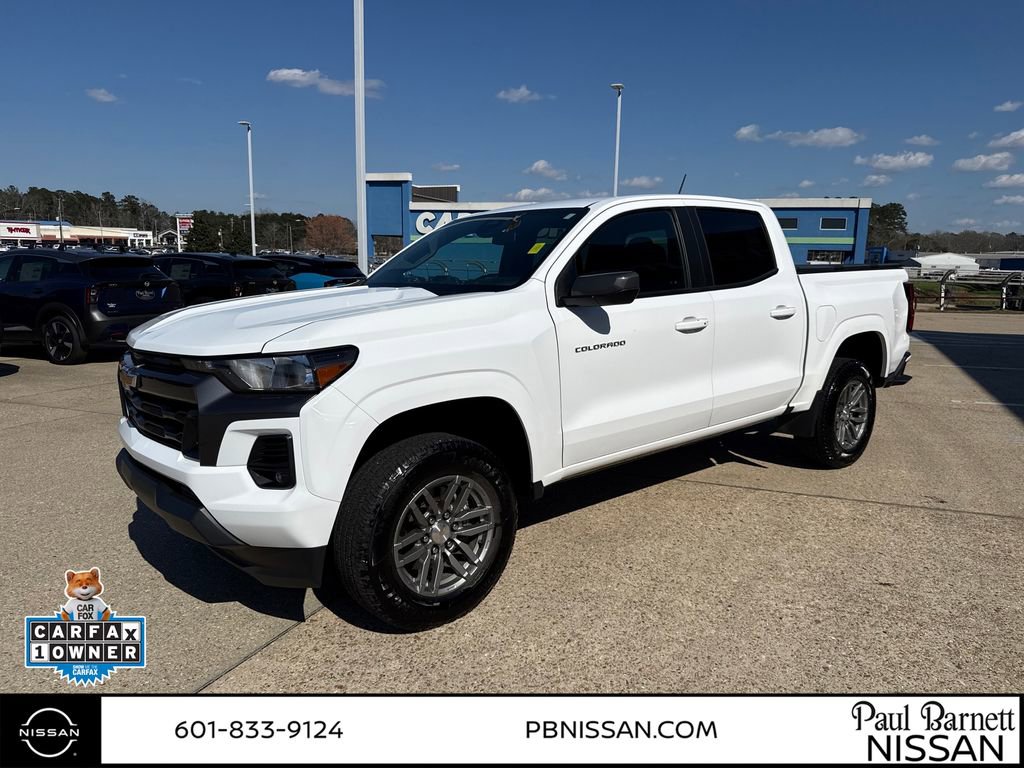 Used 2024 Chevrolet Colorado LT w/ LT Convenience Package image 2