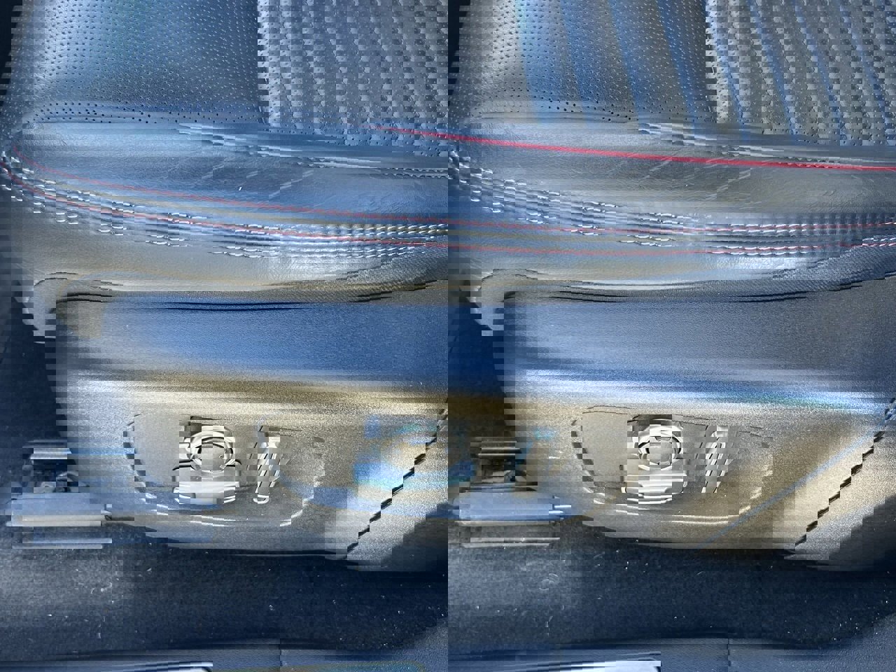 Used 2021 Land Rover Discovery Sport SE R-Dynamic image 7