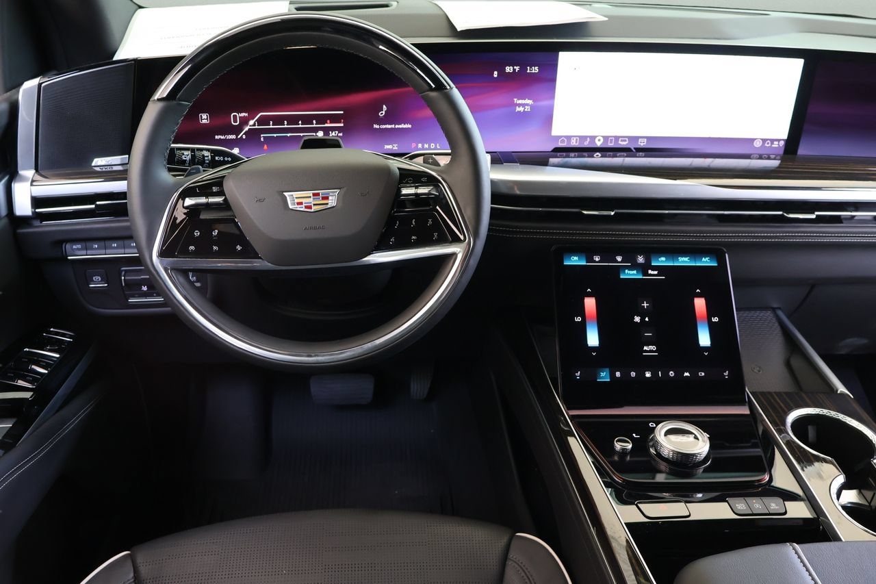 Certified 2025 Cadillac Escalade Premium Luxury AWD/4WD image 15