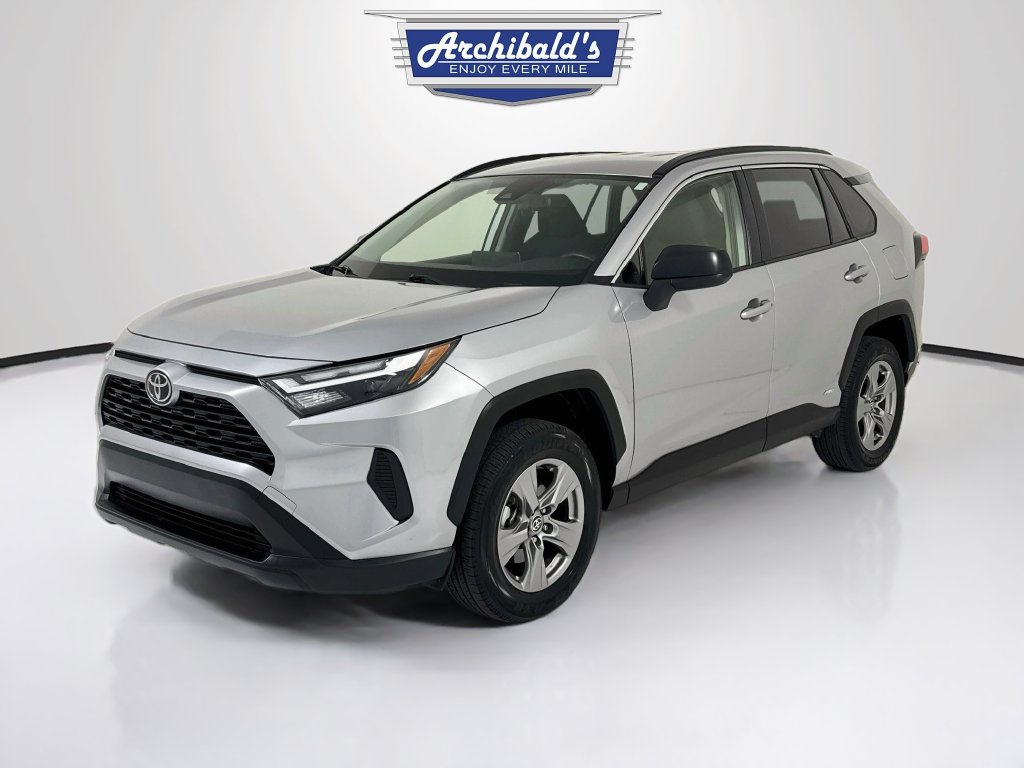 Used 2025 Toyota RAV4 LE AWD/4WD image 3