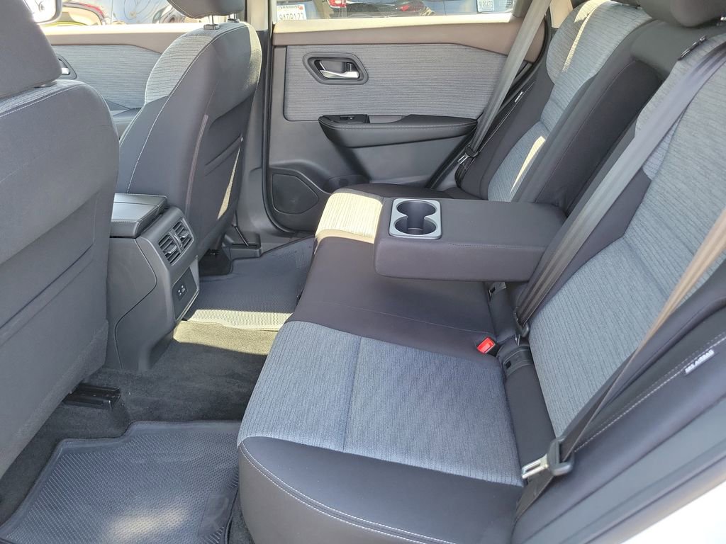 Used 2021 Nissan Rogue SV AWD/4WD image 11