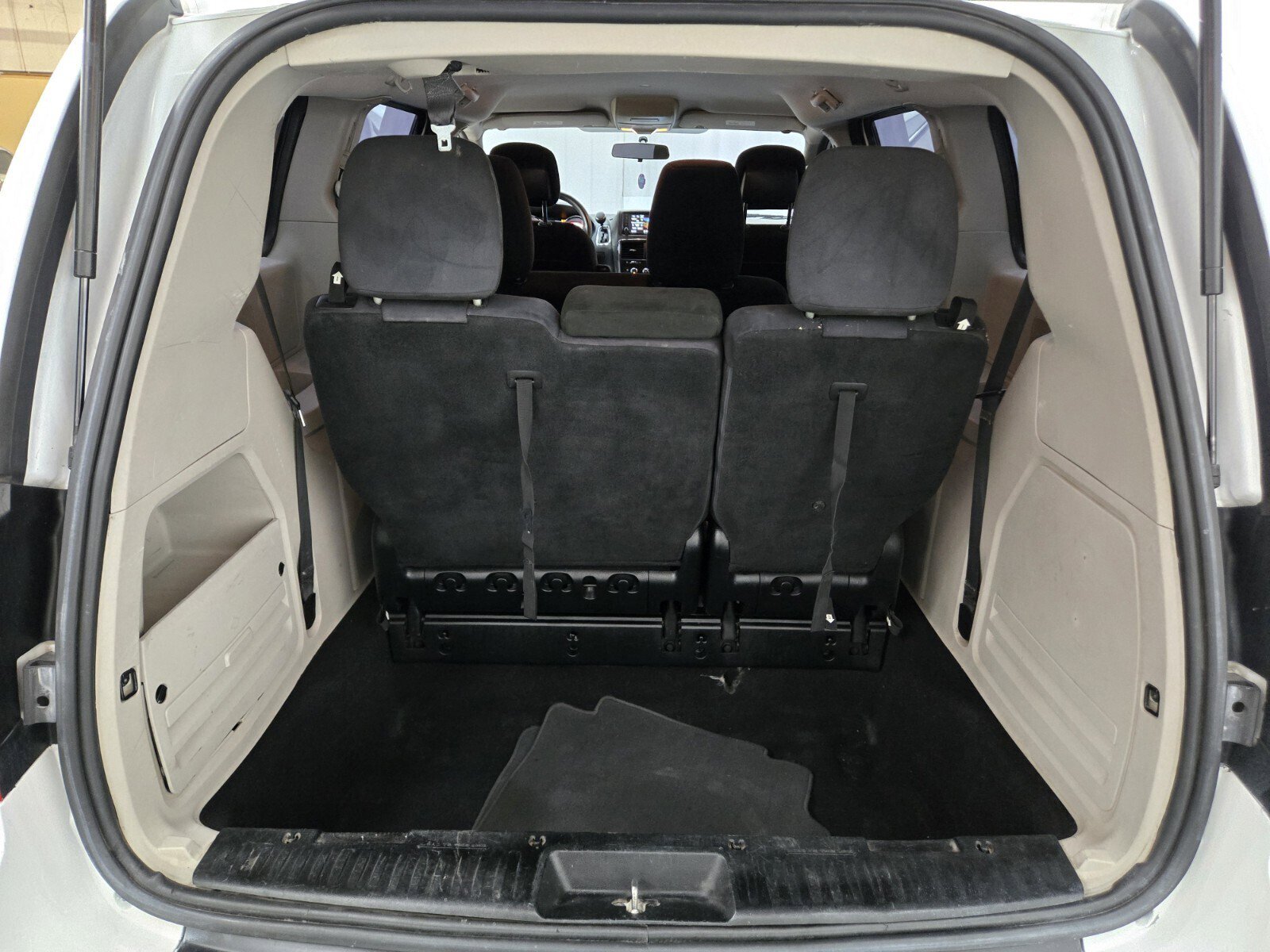 Used 2014 Dodge Grand Caravan American Value Package FWD image 7