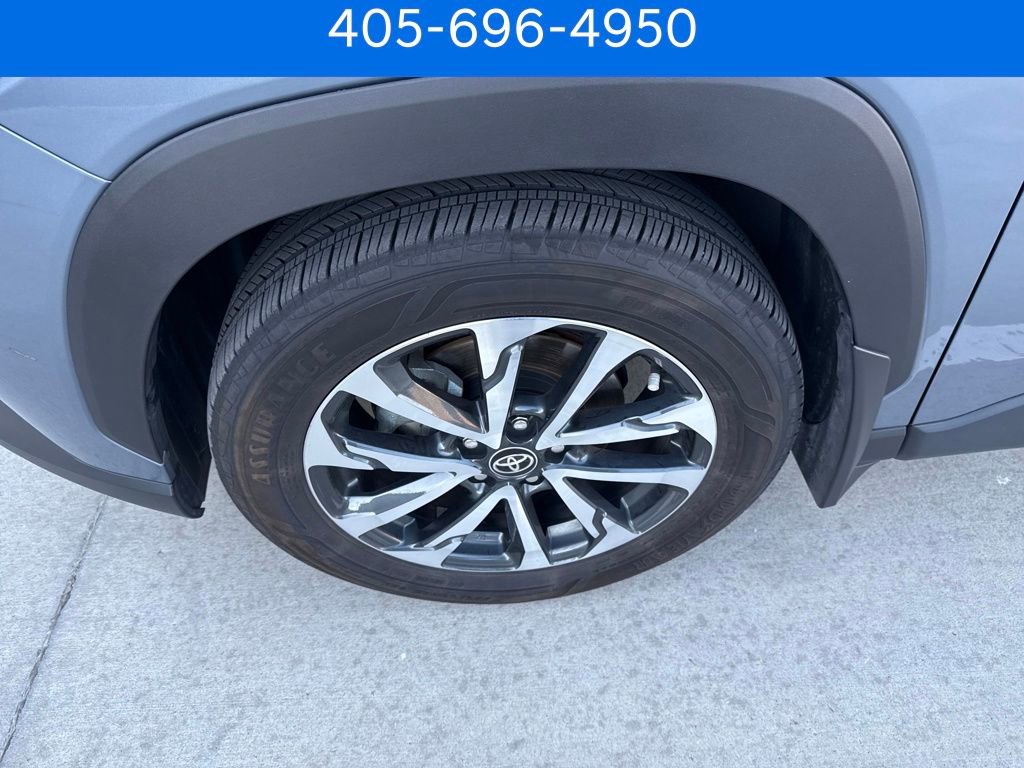 Used 2025 Toyota Corolla Cross XLE w/ Convenience Package image 11