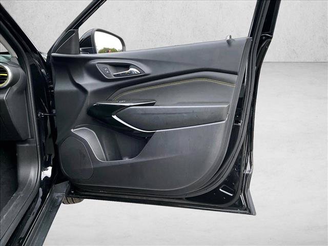 Used 2025 Chevrolet Trax LT FWD image 19
