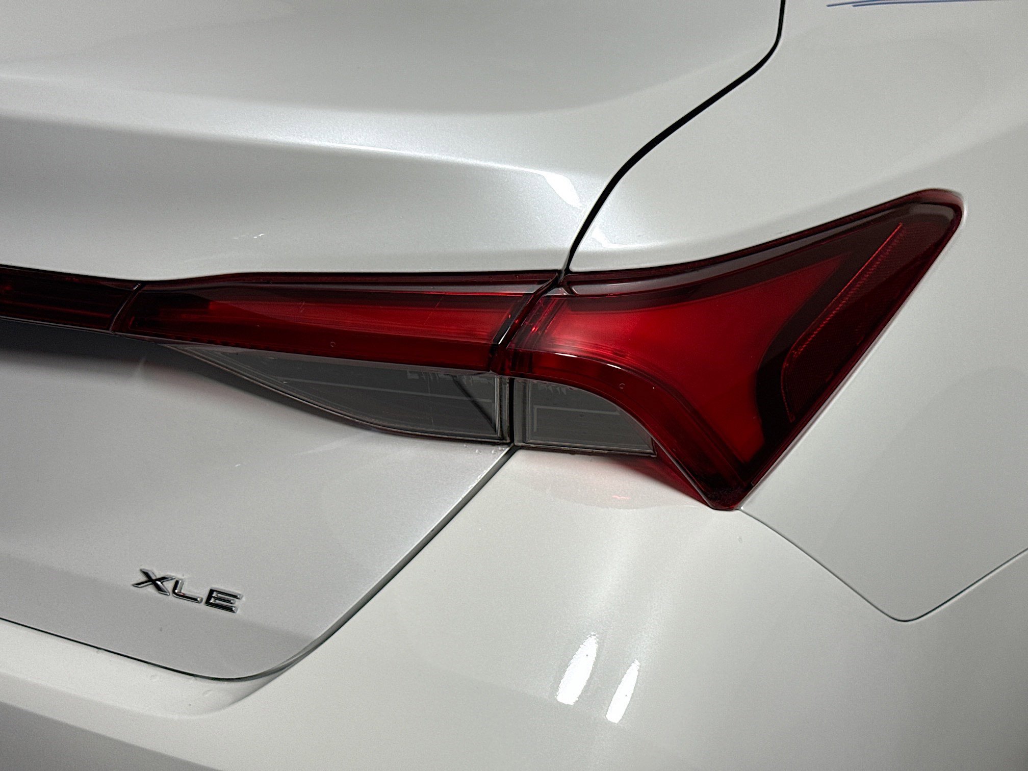 Used 2019 Toyota Avalon XLE w/ Moonroof Package image 34