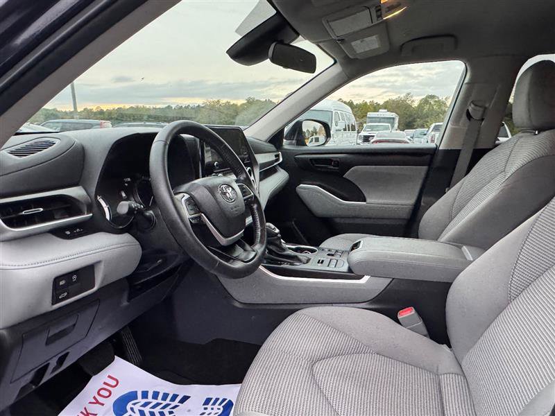 Used 2024 Toyota Highlander LE image 33
